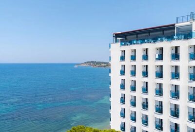 Signature Bleu Resort Hotel