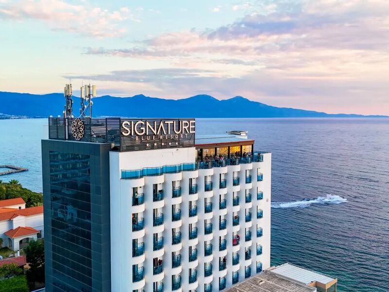 Signature Bleu Resort Hotel