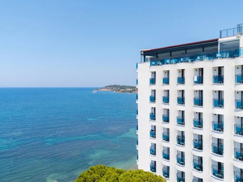 Signature Bleu Resort Hotel